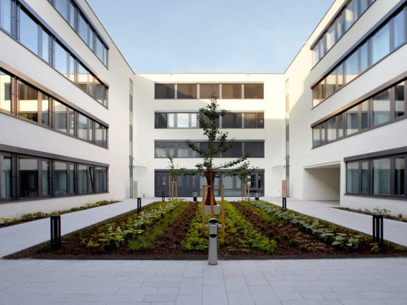 Wirth_grosserSlider_Buerobauten_AtriumErlangen1